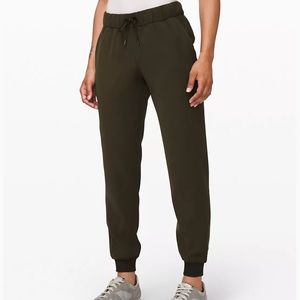 Lululemon On The Fly Jogger 28” Woven